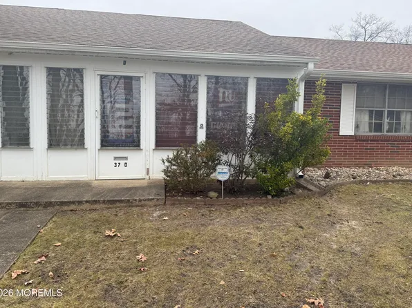 37D Cambridge Court, Lakewood, NJ 08701