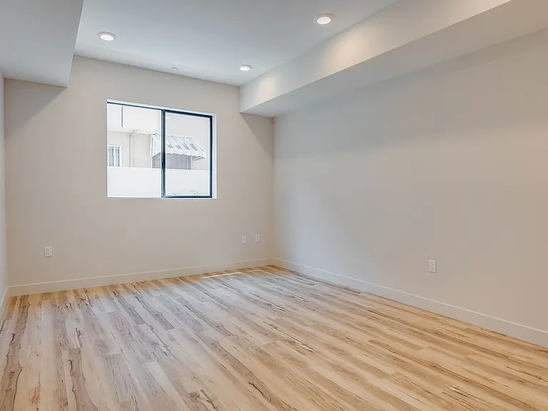 1540 S Hayworth Ave #202 — Photo 14