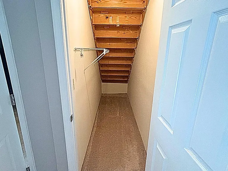 715 Acorn Ct — Photo 9