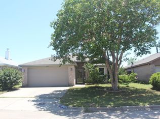 8128 Broken Arrow Rd, Fort Worth, TX 76137