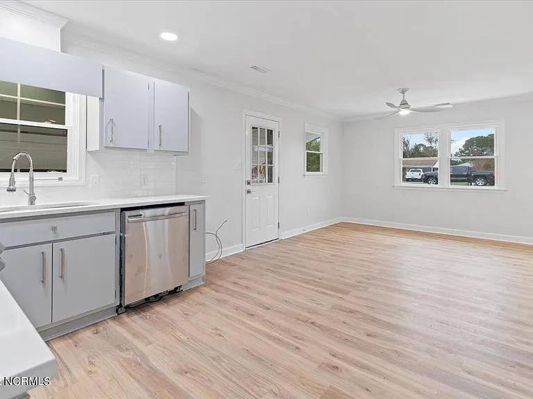 120 Erik Dr — Photo 8