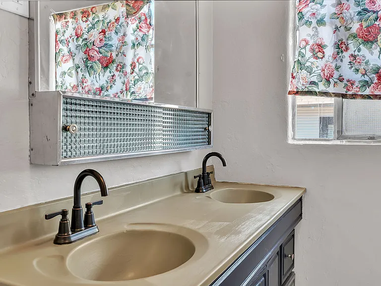 205 Harvard Dr SE #A — Photo 24