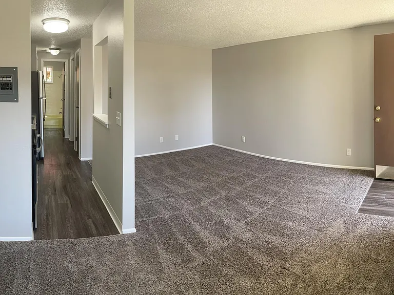 Royal Village Apartment Homes 205 — Photo 3