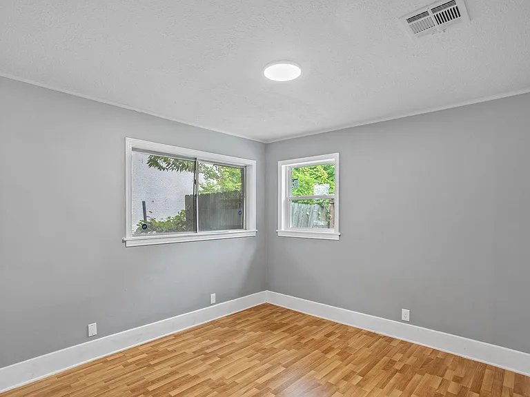2215 Lake St — Photo 9