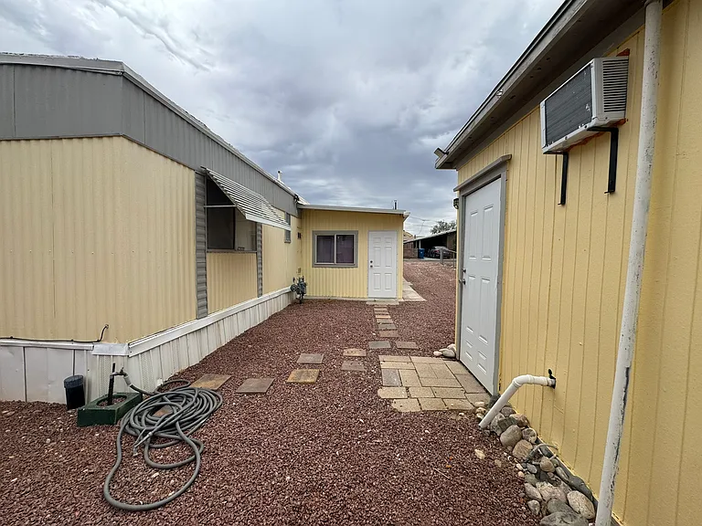 2145 Hermosa Dr — Photo 13