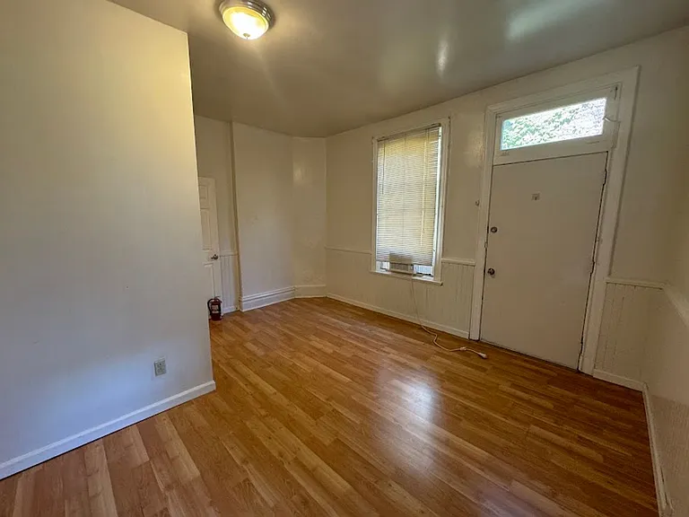 5526 Howe Street — Photo 14