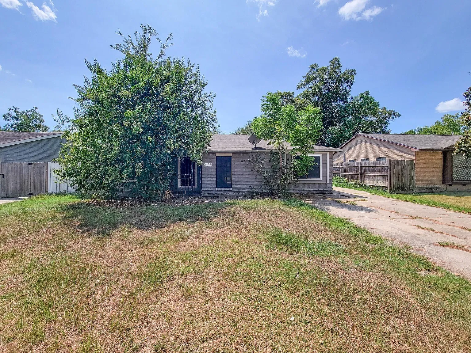 3 bed, 2.0 bath, 1322 sqft, $1,690 — Photo 2