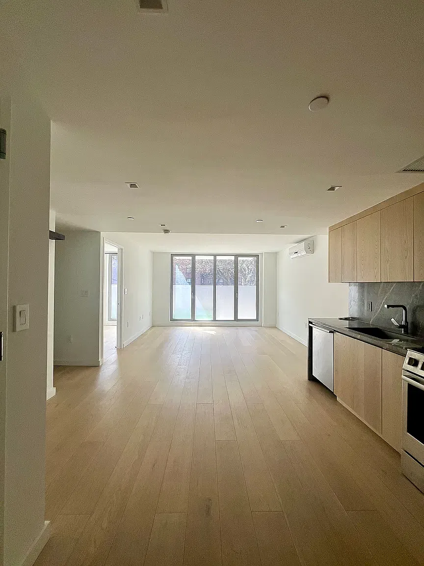 567 Ocean Ave — Photo 4