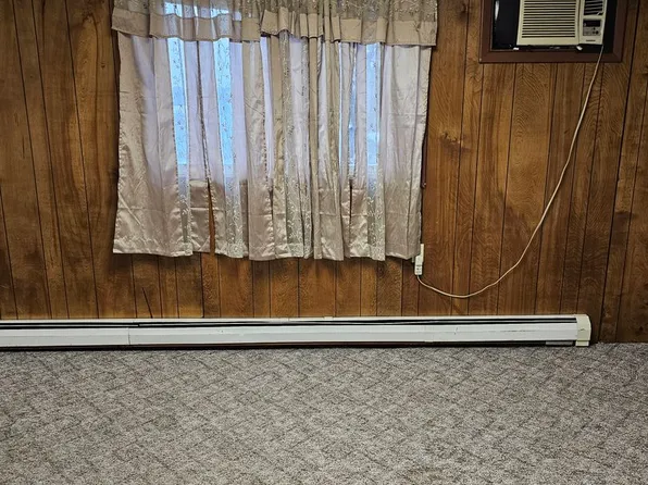 Snyder 21 N 4th Street, 21 N 4th St APT 5, Miles City, MT 59301