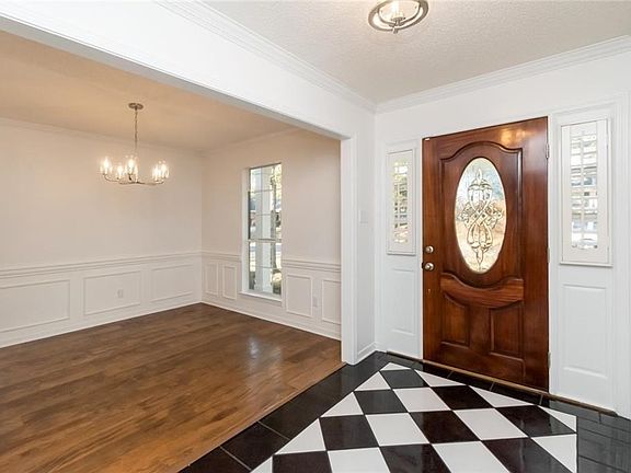 Single story home with a front yard