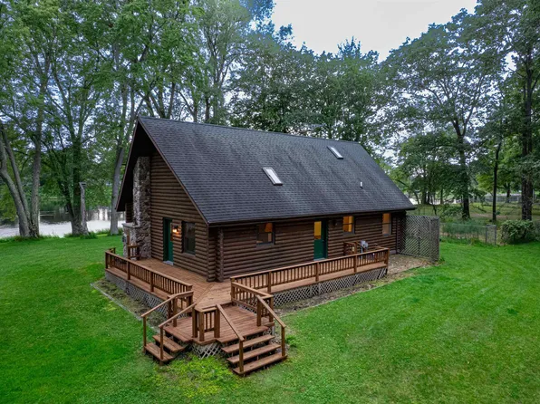 N1661 River Dr, Menominee, MI 49858