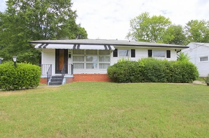 3 bed, 1000 sqft, $1,025 — Photo 1
