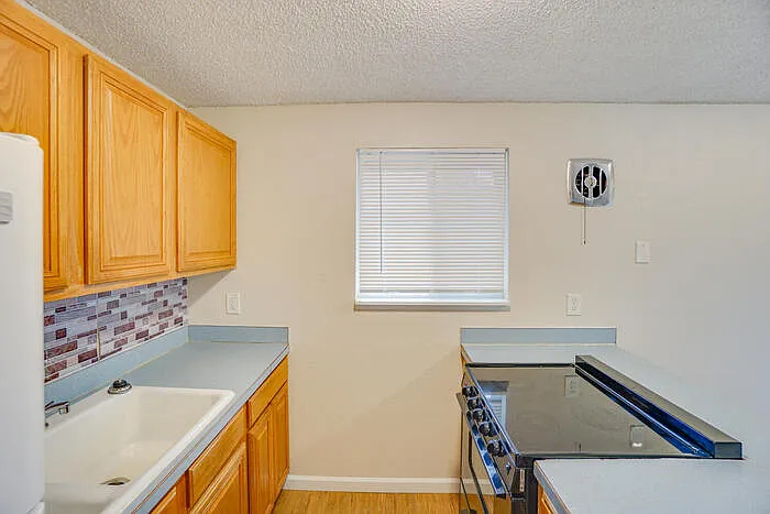 2915 E 33rd St #2915 — Photo 8