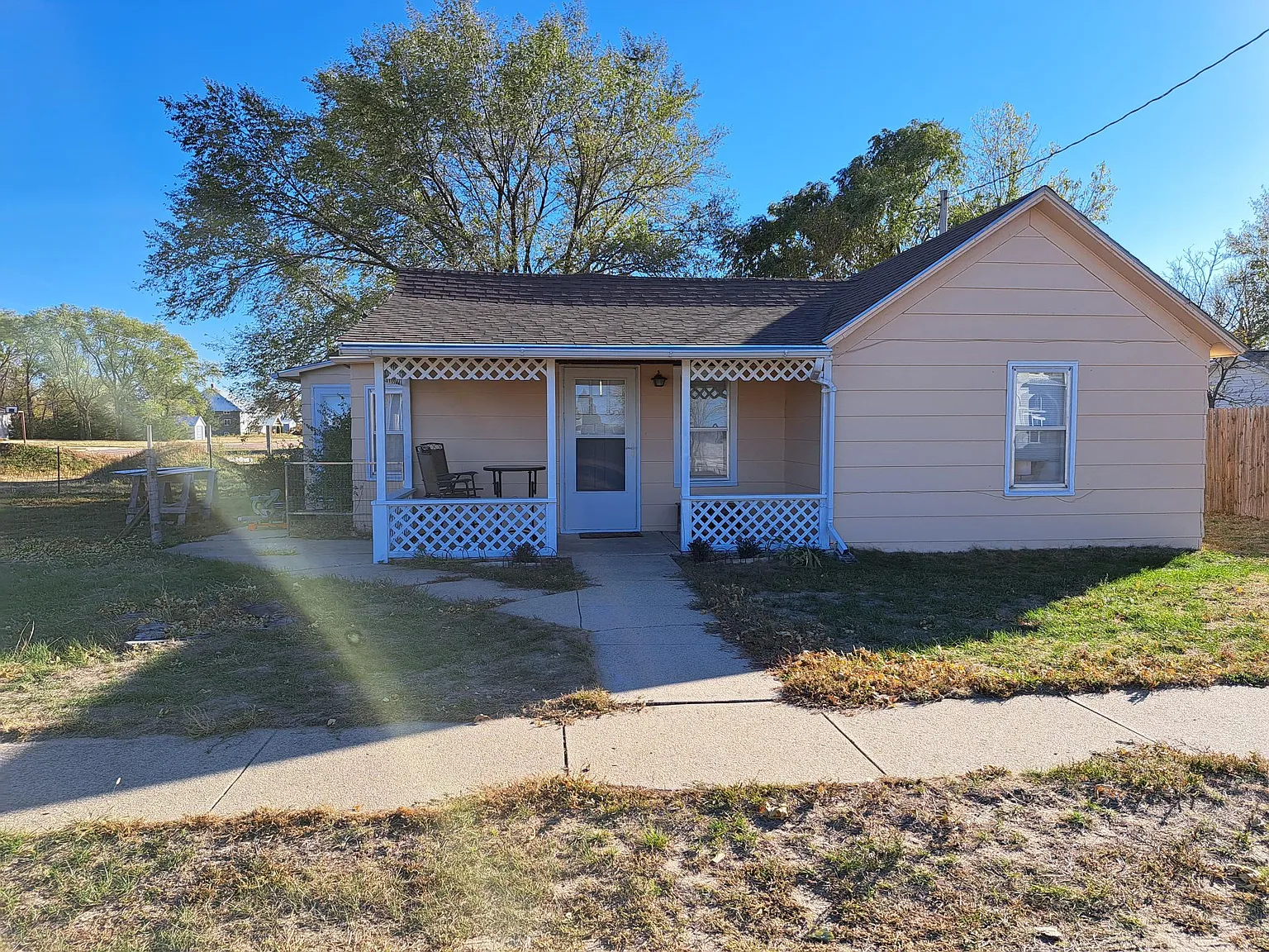 3 bed, 1197 sqft, $985 — Photo 2