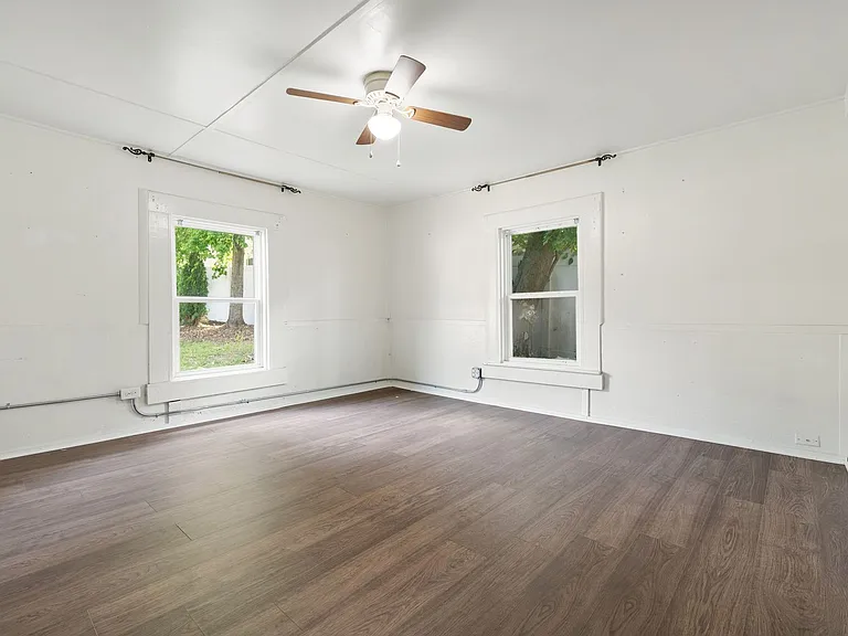 706 N White St — Photo 9
