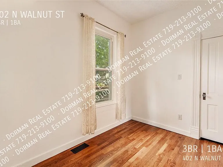 402 N Walnut St — Photo 9