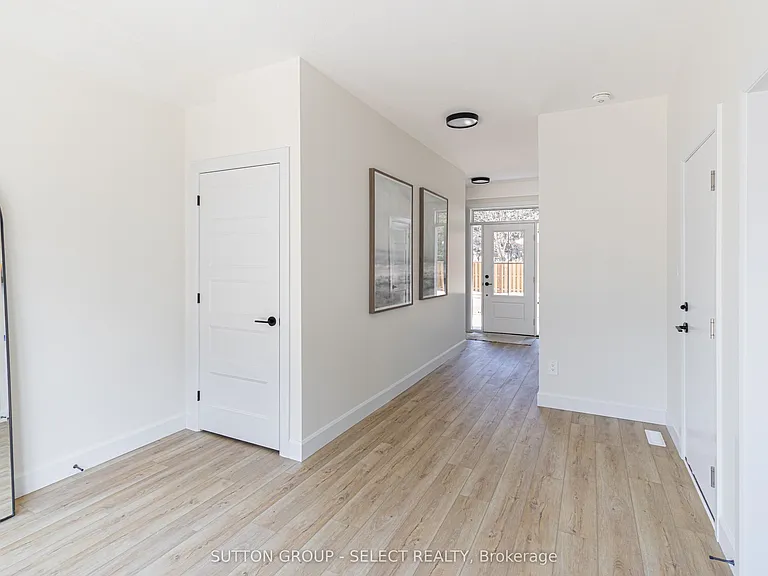 233 Upper Queen St #6 — Photo 5