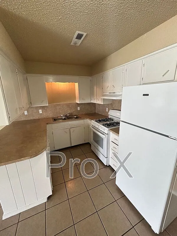 2 bed, 1.0 bath, $1,025 — Photo 4