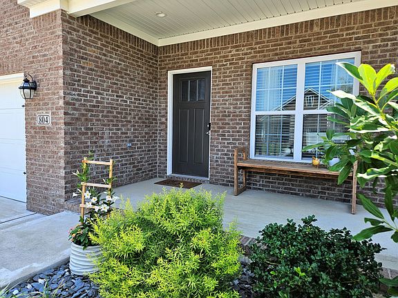 4th image of 804 Halford Pl