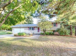 1009 Oak Creek Cir, Mahomet, IL 61853