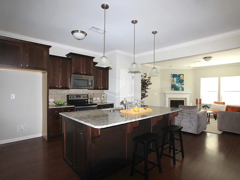 395 Shakespeare Dr — Photo 6