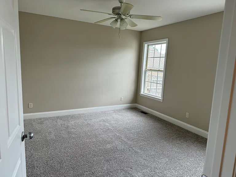 128 Medinah Cir — Photo 9