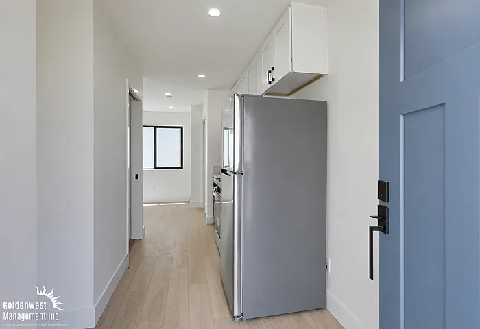 3075 Hawthorn St #2 — Photo 12