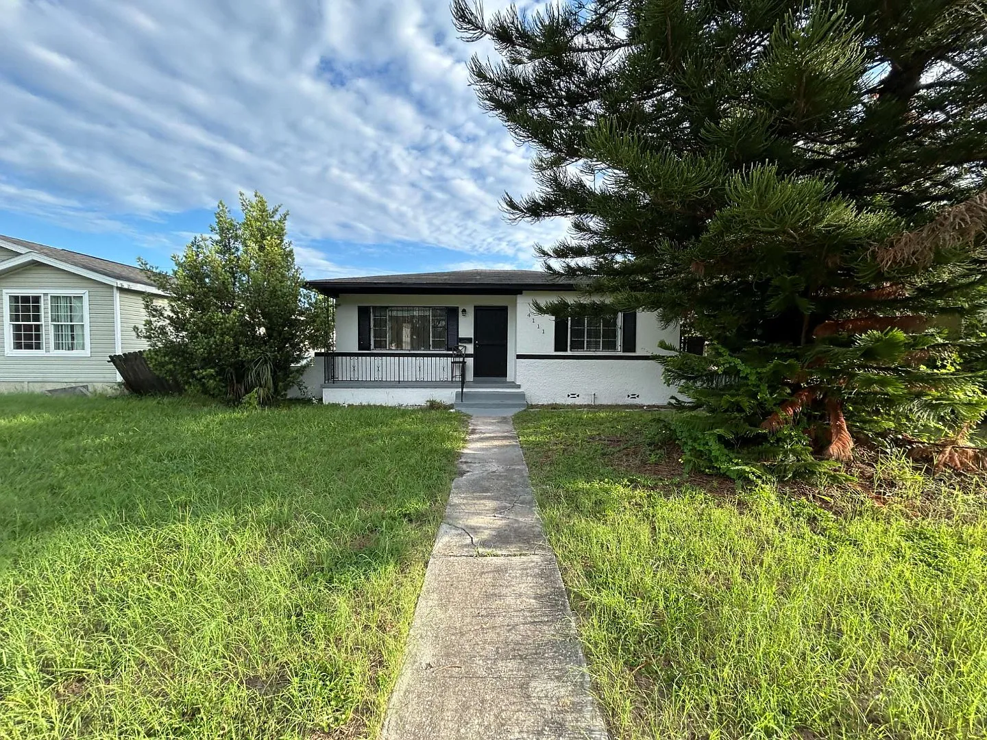 "Charming 3-Bedroom Home in St. Petersburg with Spacious 1,199 Sq Ft Layout!" — Photo 2