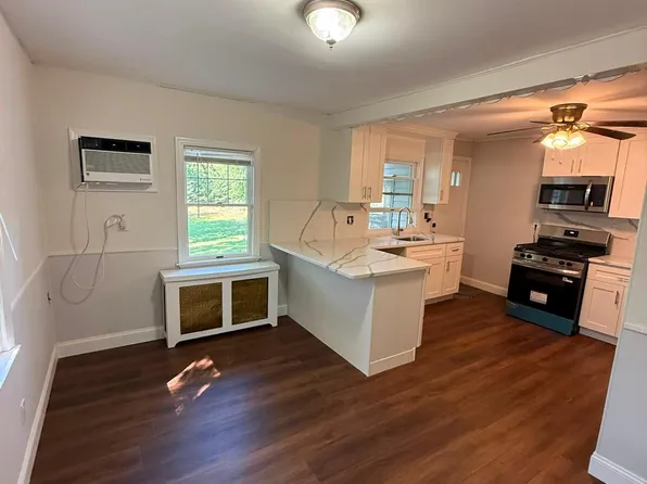 375 S 3rd St, Lindenhurst, NY 11757