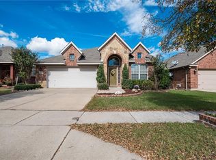 525 Darlington Trl, Fort Worth, TX 76131
