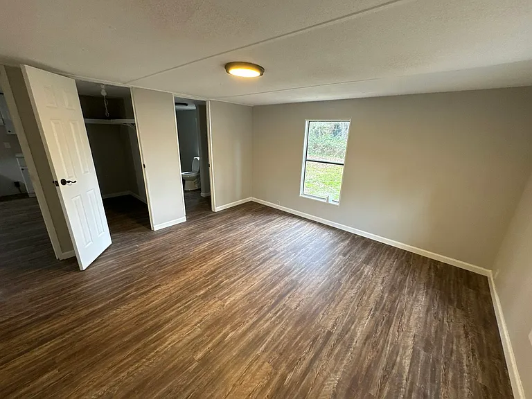 495 Holly Hill Rd — Photo 5