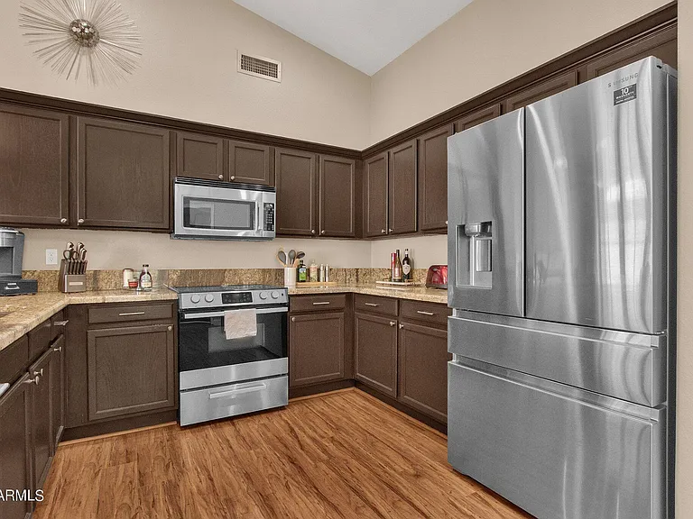 1138 E Amberwood Dr — Photo 10