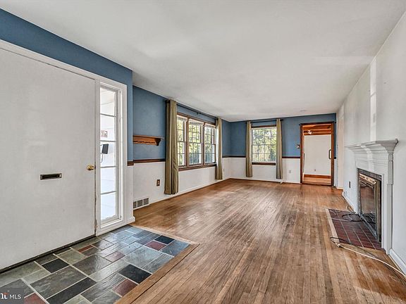 3rd image of 427 Edison St