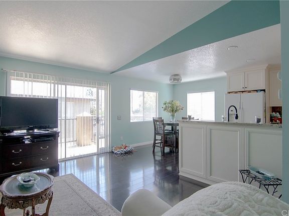 2nd image of 2612 Avenida Del Vis #C204