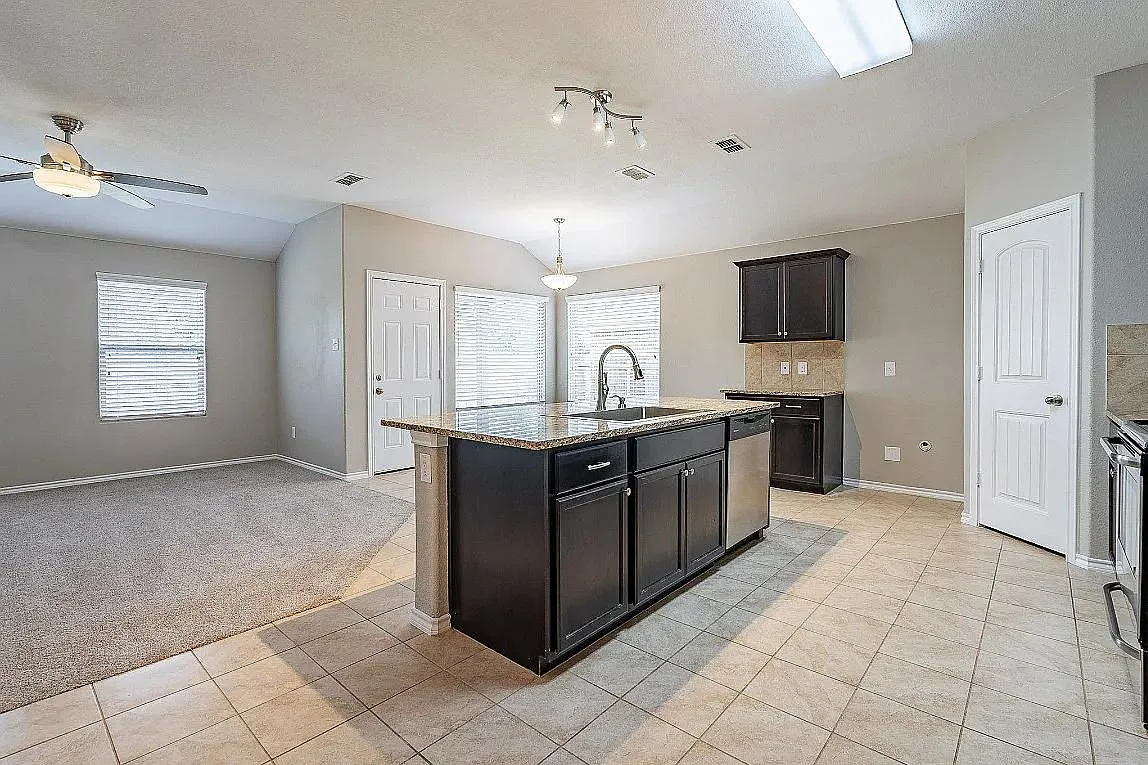 Kitchen - 327 Chestnut Ln