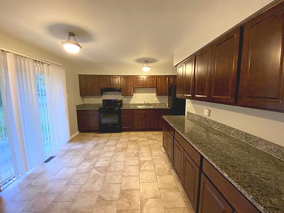 4th image of 1023 E 194th St