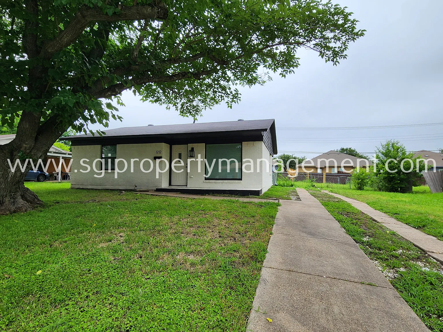 3 bedroom home ready for move in — Photo 2