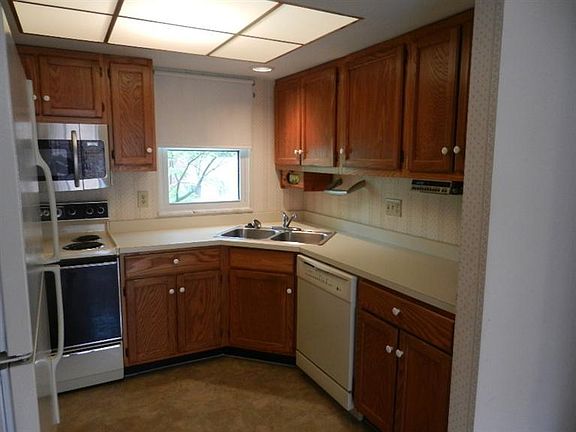 5th image of 312 Bedford Glen Ln