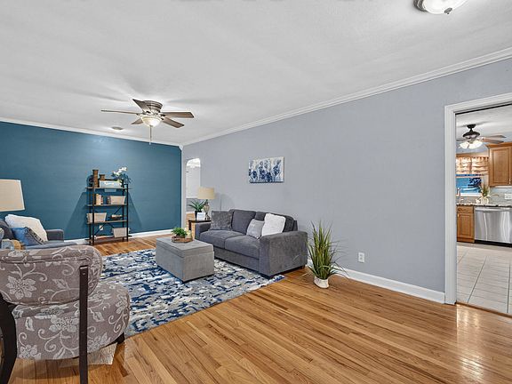4th image of 3206 35th Ave