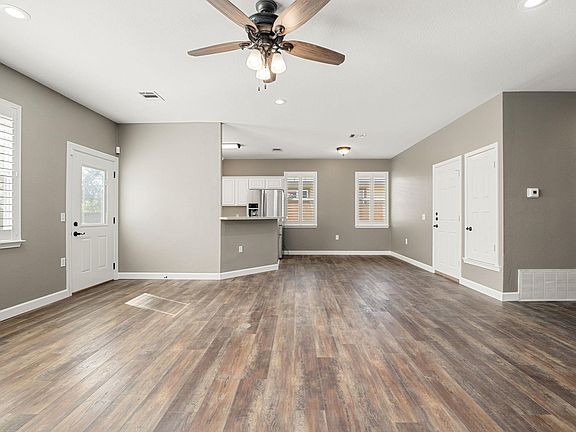 3rd image of 4805 Louis Ave