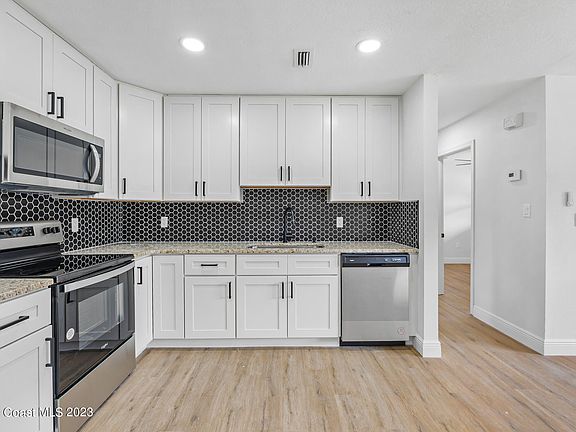 2nd image of 1820 Augustine Dr