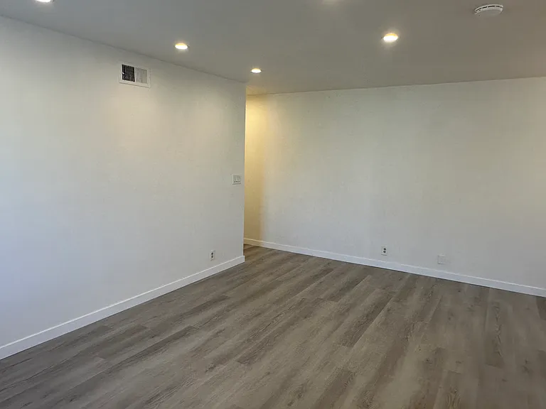 2129 Mann Ave #4 — Photo 10