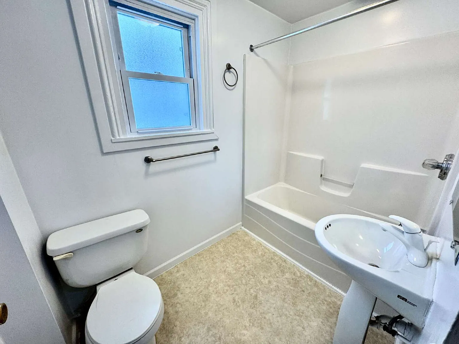 1 bed, 1.0 bath, $850 — Photo 4