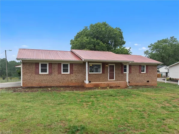 6754 Rosewood Dr, Trinity, NC 27370