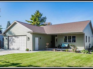 1209 Mill St, New London, WI 54961
