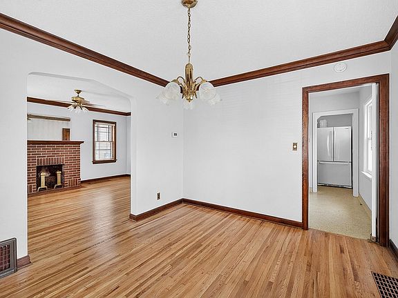 5th image of 1122 Sherburne Ave