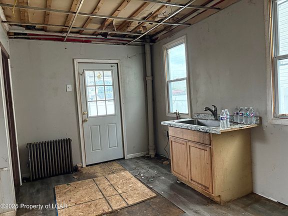 5th image of 192 Gardner Ave
