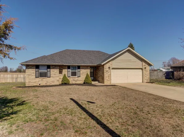 702 S Redwood Court, Nixa, MO 65714