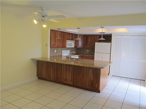 2nd image of 1400 Oxford Lane #13A