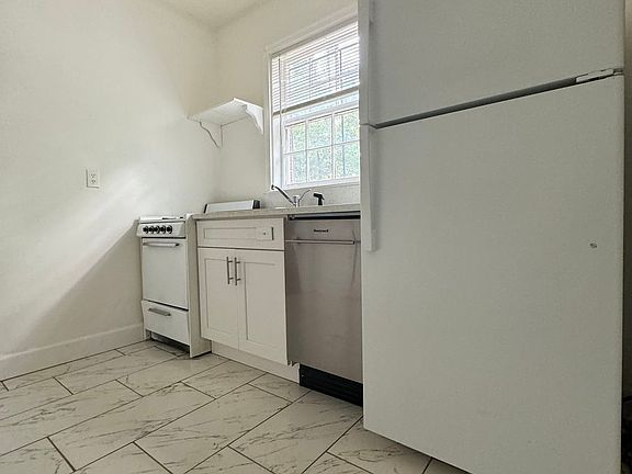 4th image of 72 Delmont Dr NE #E1